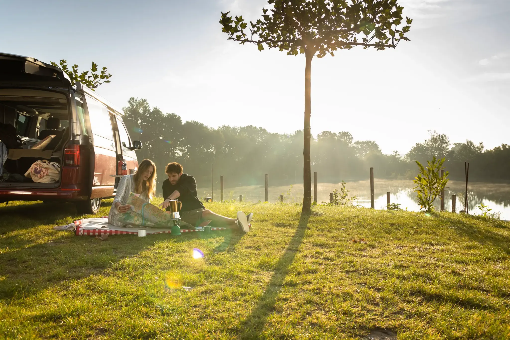 lifestyle stock footage shoot for Anti Brumm – outdoor campaign image with natural light in Düsseldorf location
